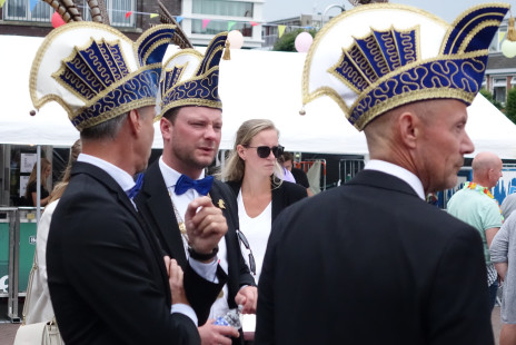 Opbouw Feest op het plein